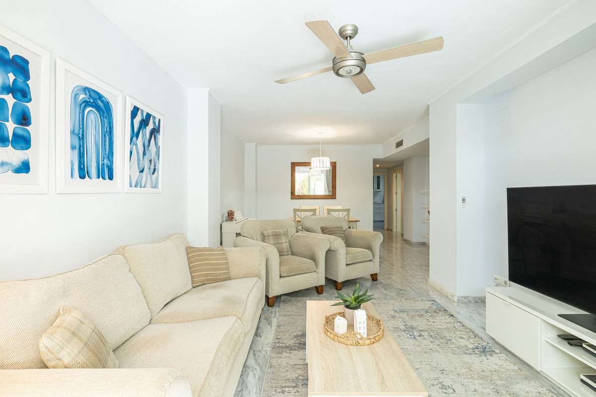 3 Bedroom Apartment for Sale in Nueva Andalucía — 2