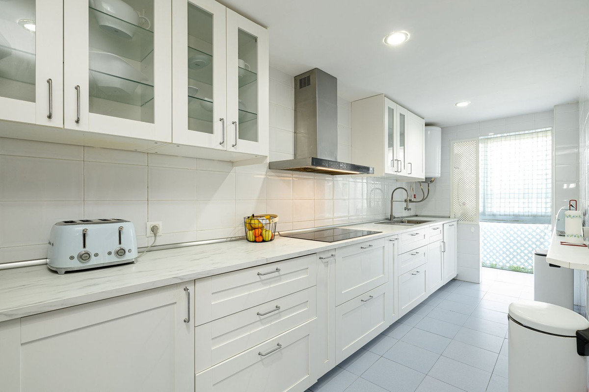 3 Bedroom Apartment for Sale in Nueva Andalucía — 8