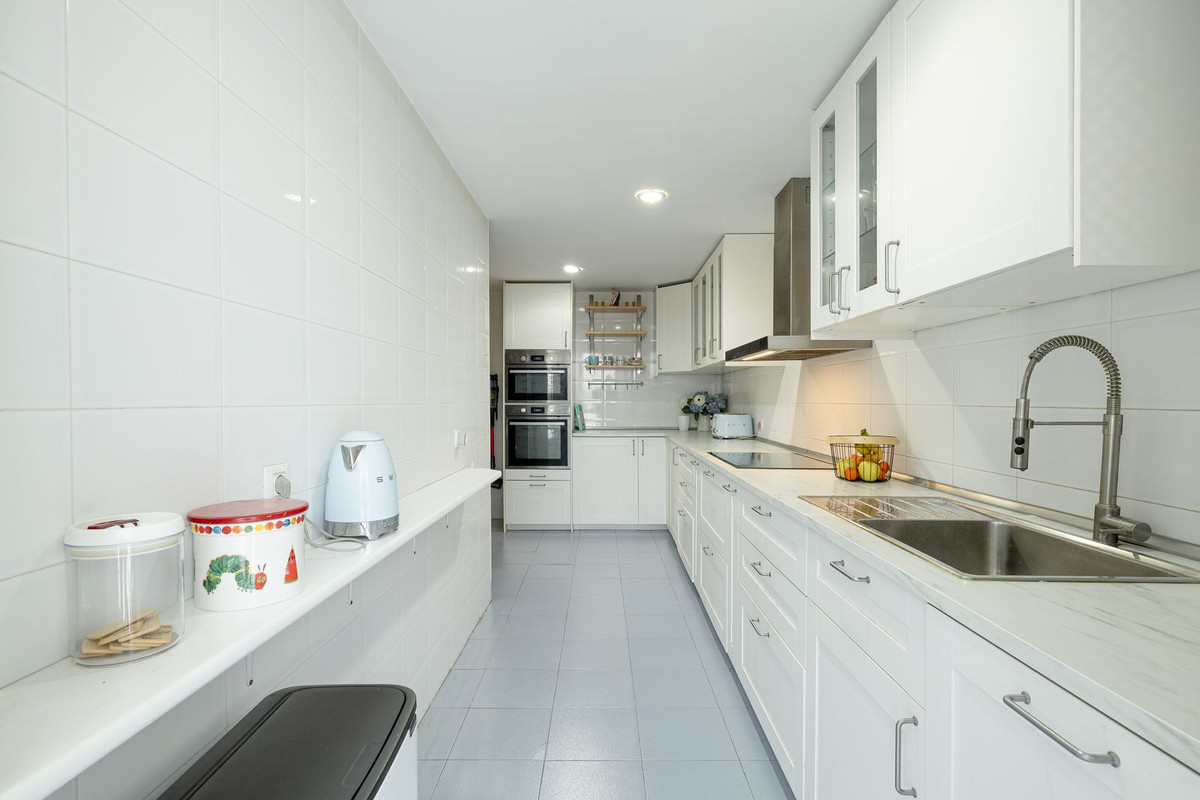 3 Bedroom Apartment for Sale in Nueva Andalucía — 9