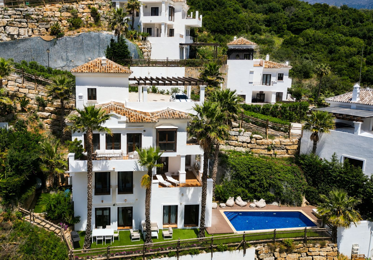 4 Bedroom Villa for Sale in Benahavís