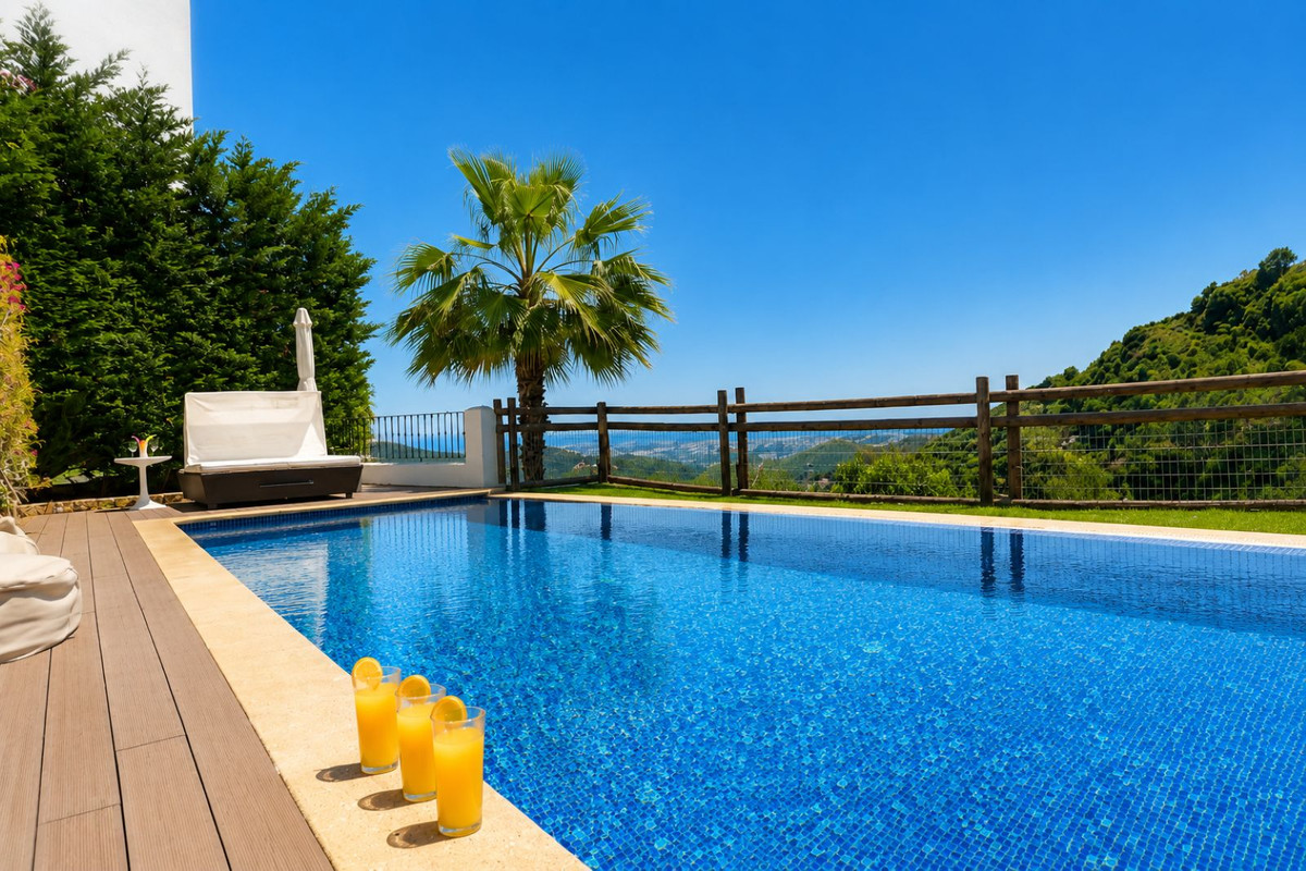 4 Bedroom Villa for Sale in Benahavís — 5