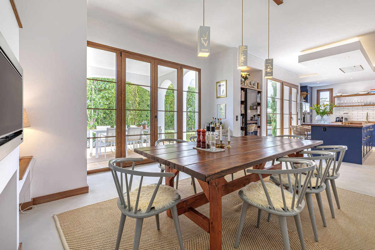 4 Bedroom Villa for Sale in Selwo — 3