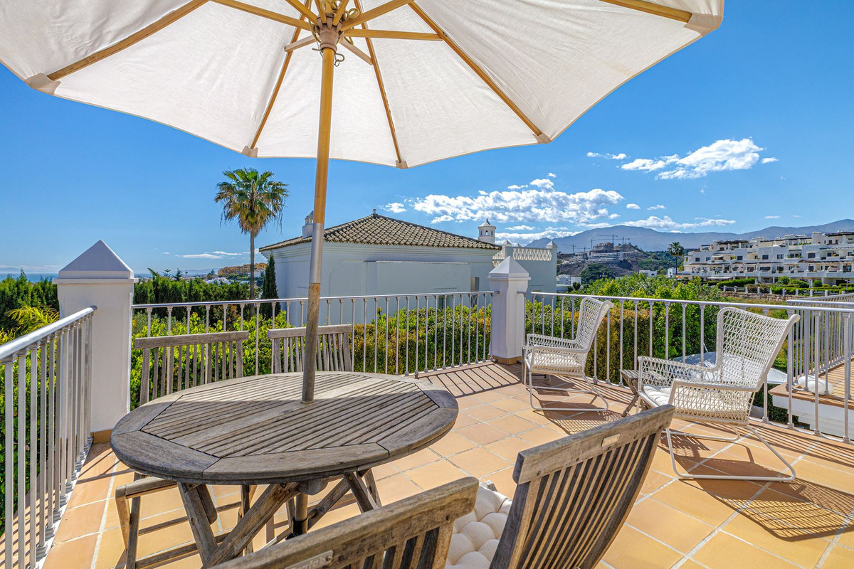 4 Bedroom Villa for Sale in Selwo — 4