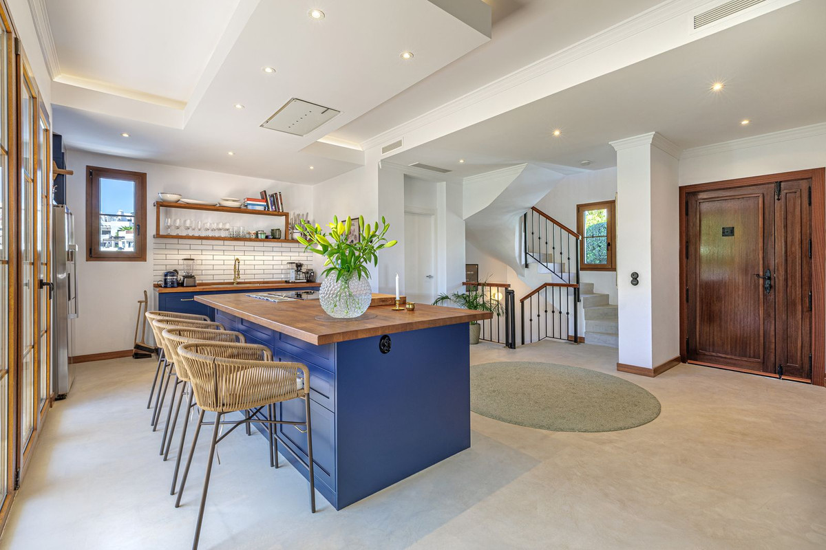4 Bedroom Villa for Sale in Selwo — 6