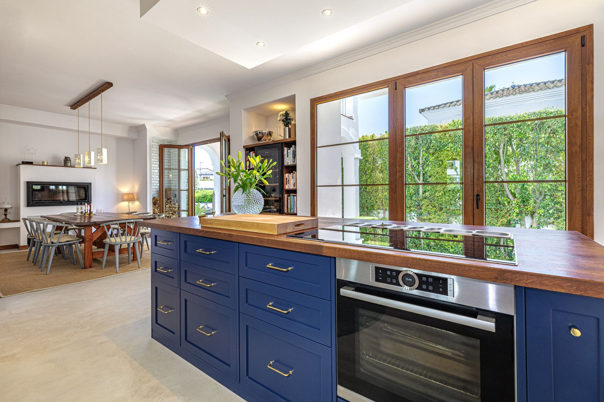 4 Bedroom Villa for Sale in Selwo — 7