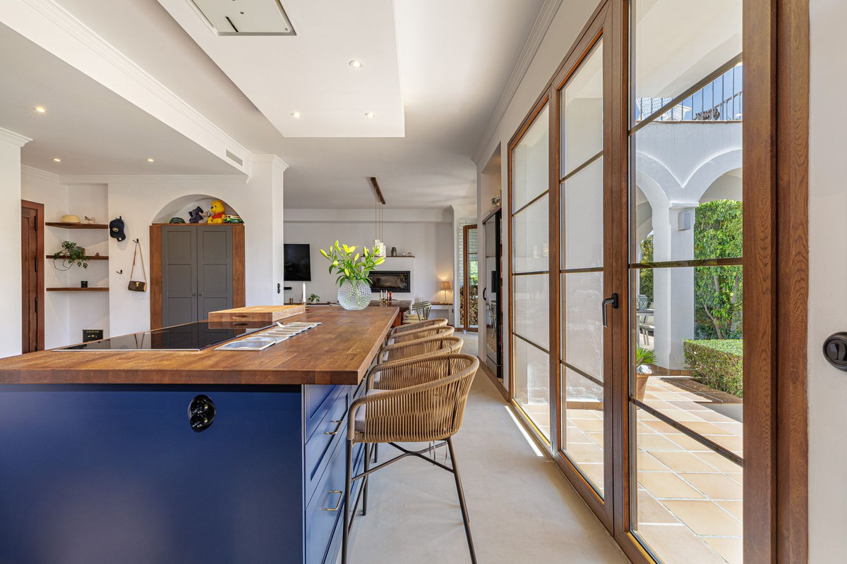 4 Bedroom Villa for Sale in Selwo — 8