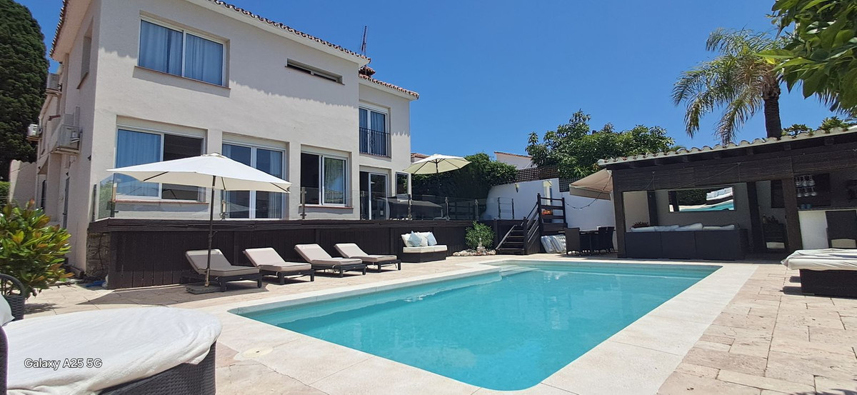 6 Bedroom Villa for Sale in Marbella