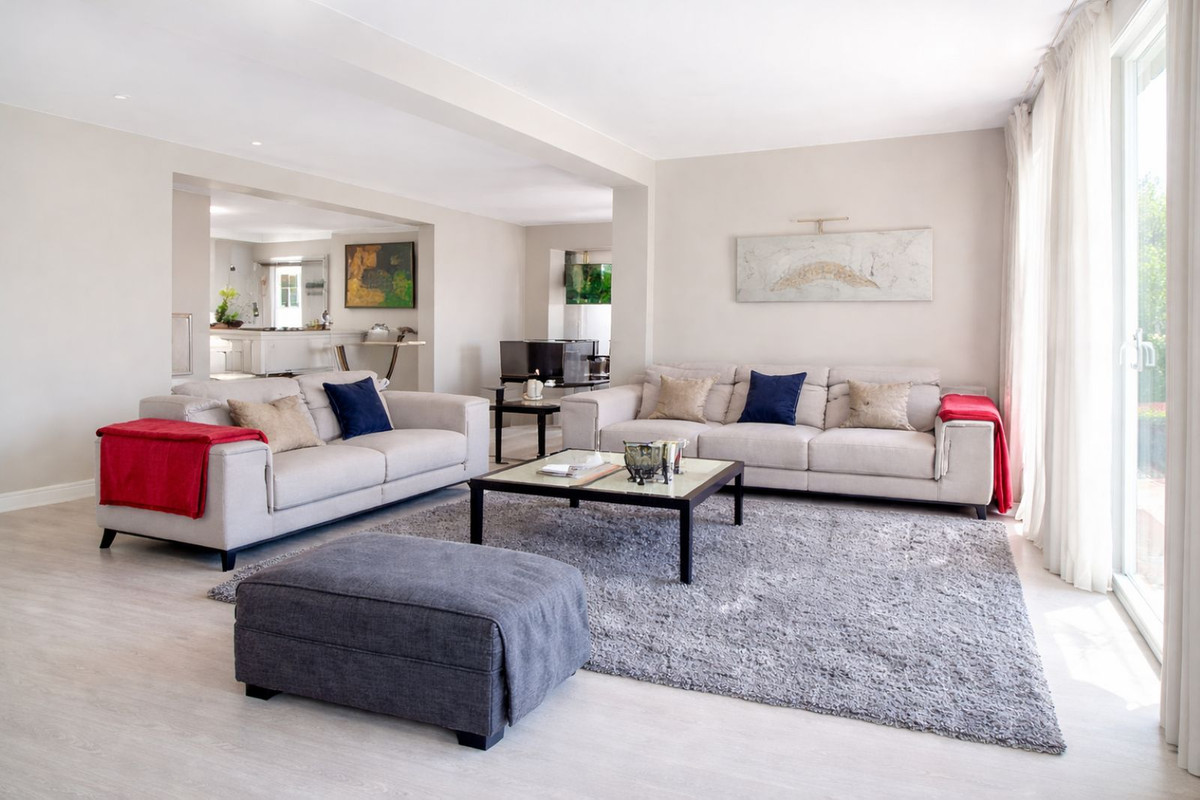 6 Bedroom Villa for Sale in Marbella — 2