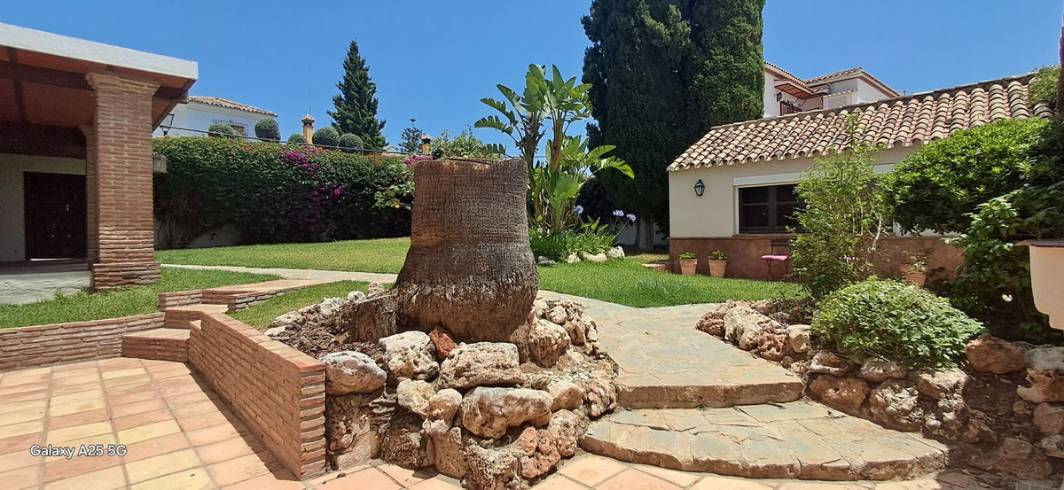 6 Bedroom Villa for Sale in Marbella — 3