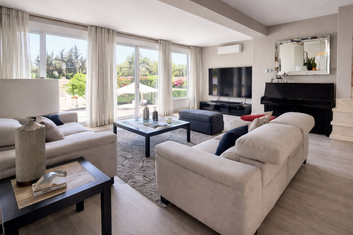 6 Bedroom Villa for Sale in Marbella — 4