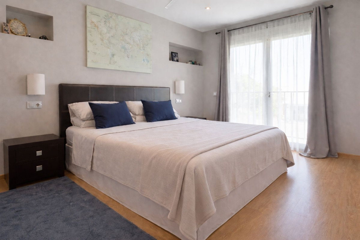 6 Bedroom Villa for Sale in Marbella — 6