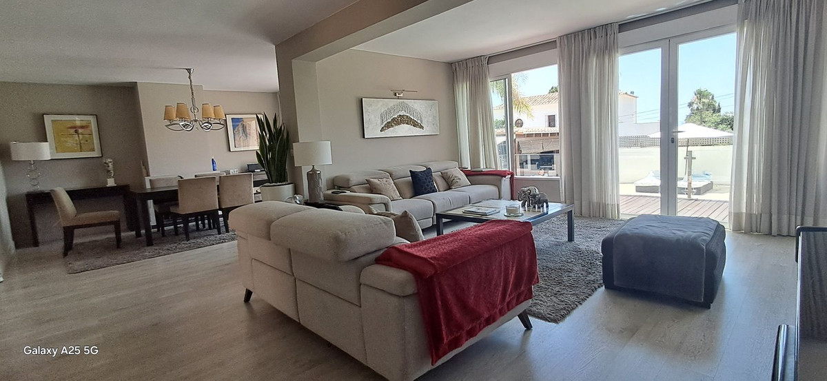 6 Bedroom Villa for Sale in Marbella — 8