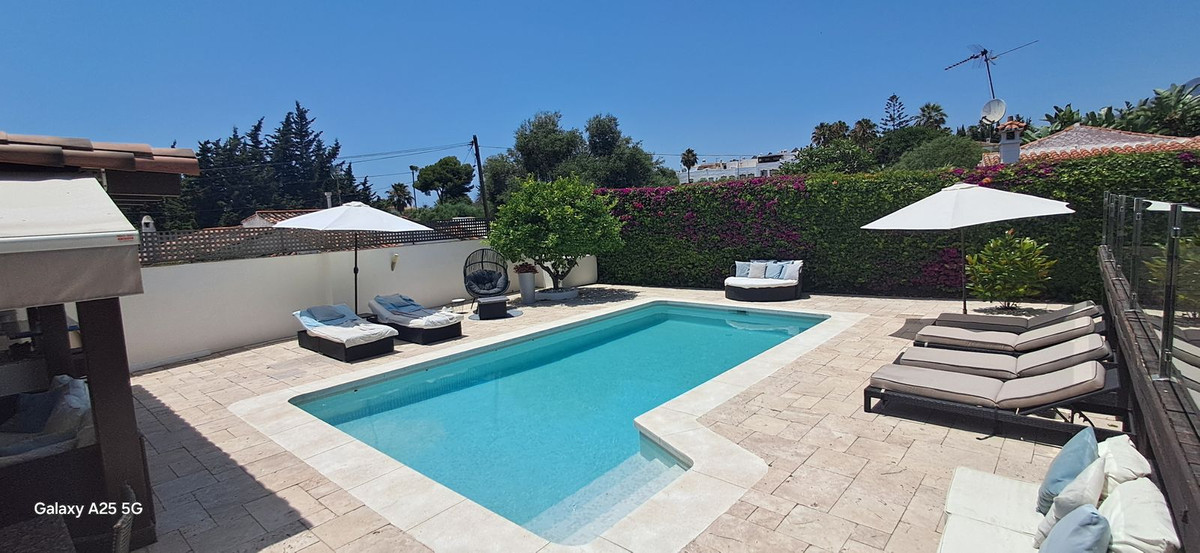 6 Bedroom Villa for Sale in Marbella — 9