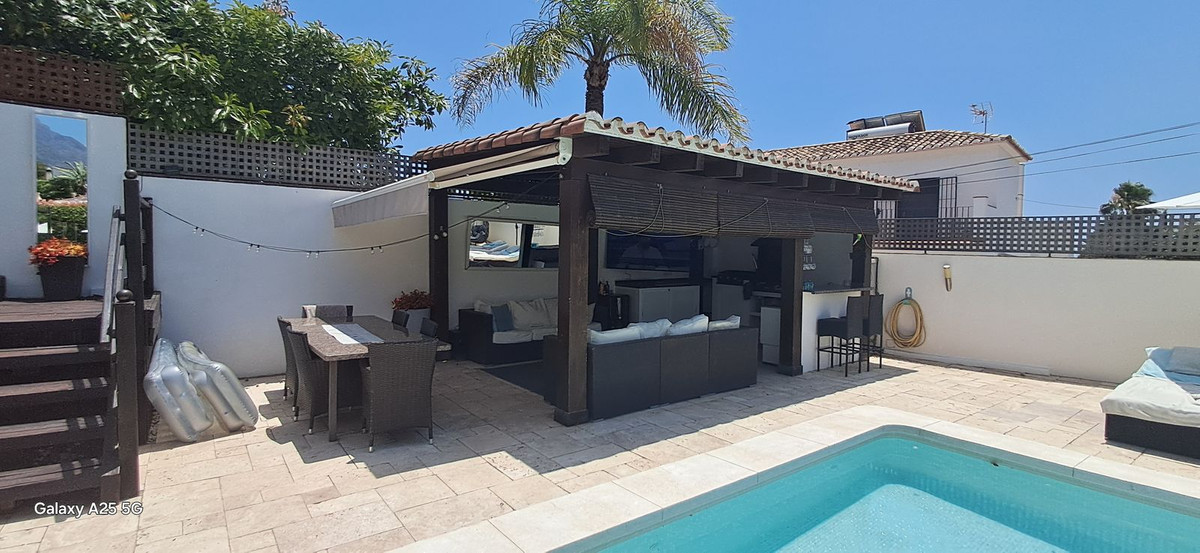 6 Bedroom Villa for Sale in Marbella — view 10