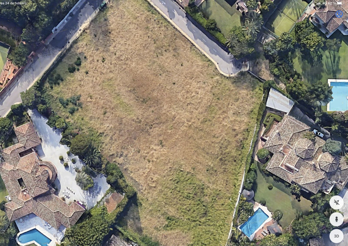 Plot for Sale in Guadalmina Baja — 2