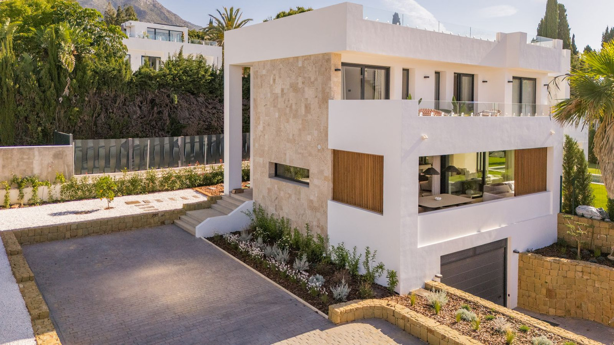 5 Bedroom Villa for Sale in Nagüeles