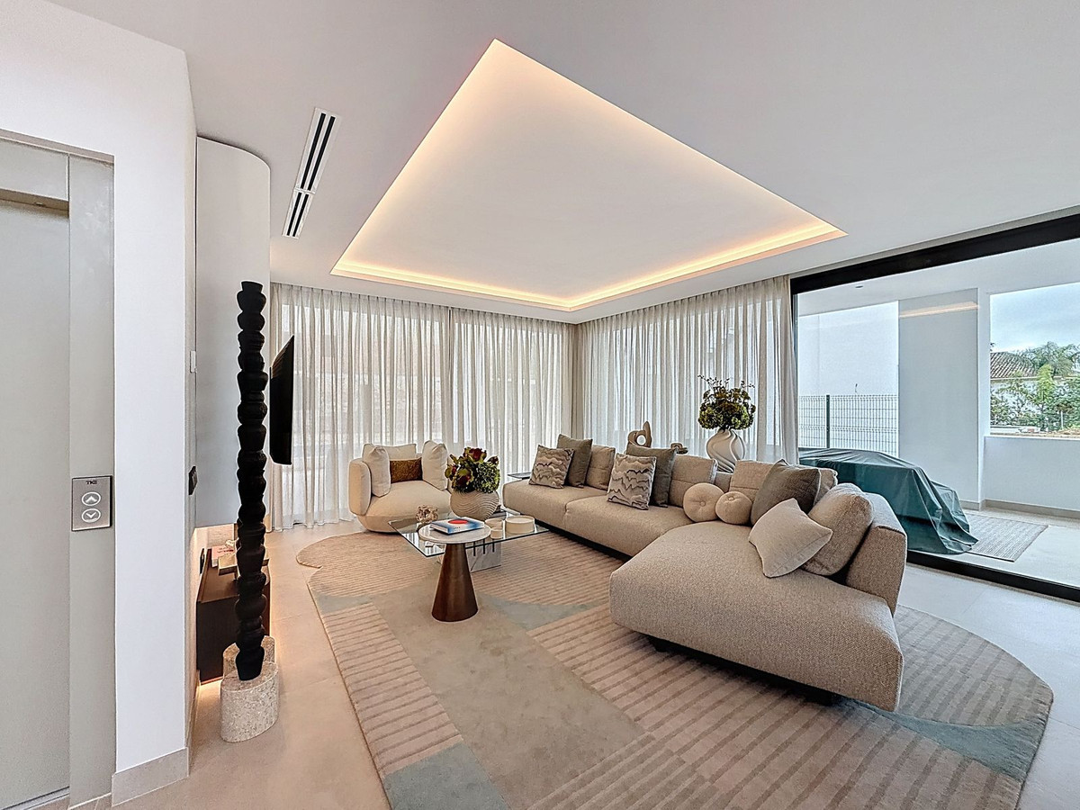 5 Bedroom Villa for Sale in Nagüeles — view 10