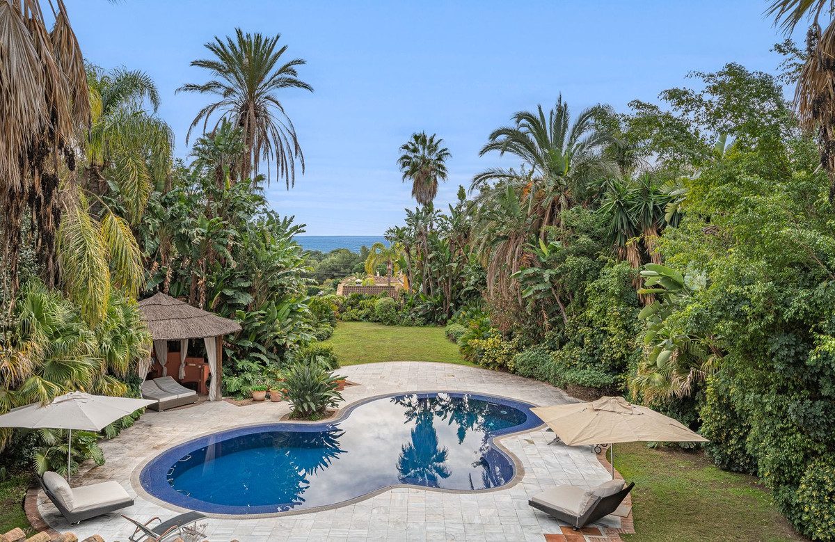 5 Bedroom Villa for Sale in Nagüeles — 2