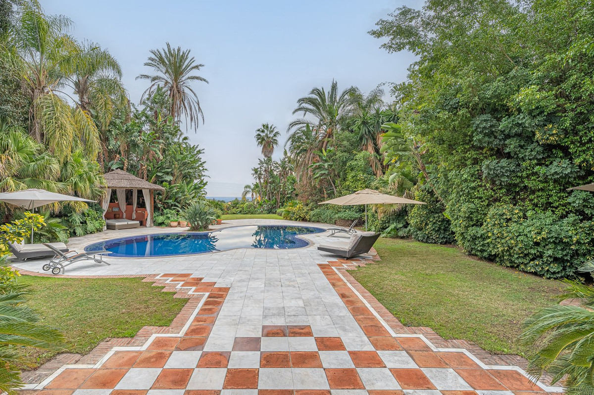 5 Bedroom Villa for Sale in Nagüeles — 3