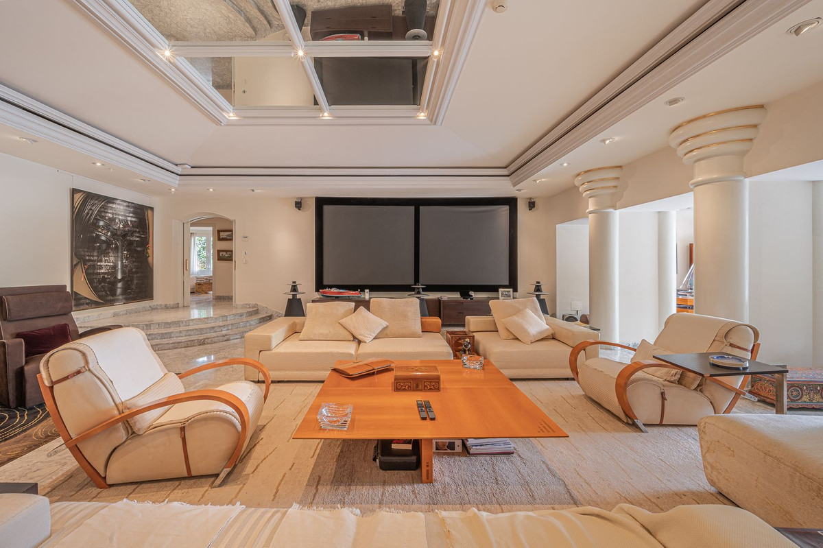 5 Bedroom Villa for Sale in Nagüeles — 6