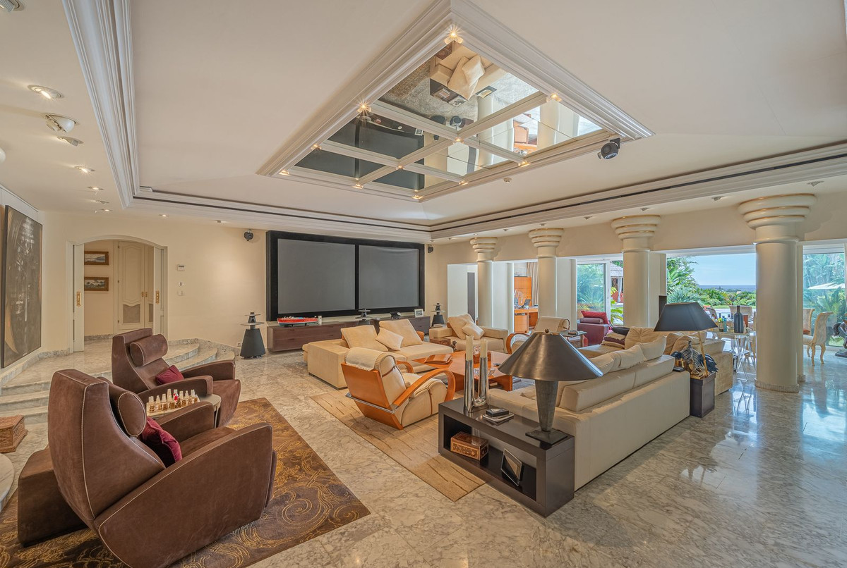 5 Bedroom Villa for Sale in Nagüeles — 8