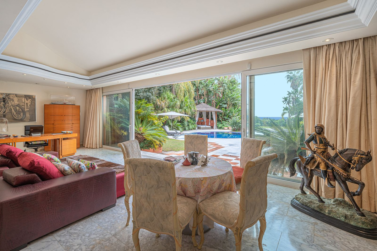 5 Bedroom Villa for Sale in Nagüeles — view 10
