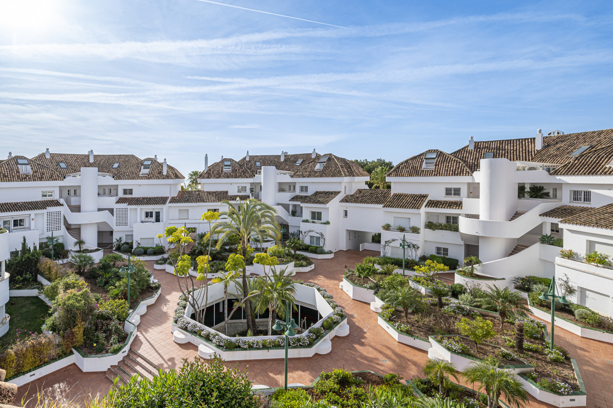 2 Bedroom Apartment for Sale in The Golden Mile — 9