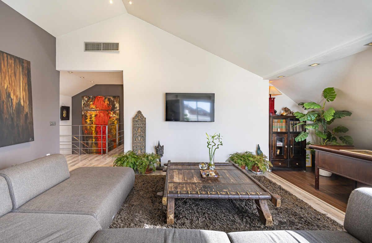 2 Bedroom Apartment for Sale in The Golden Mile — view 10