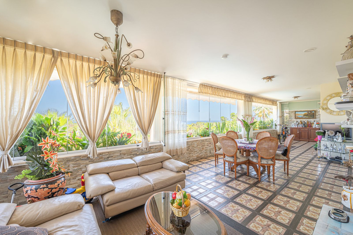 4 Bedroom Apartment for Sale in The Golden Mile — 2