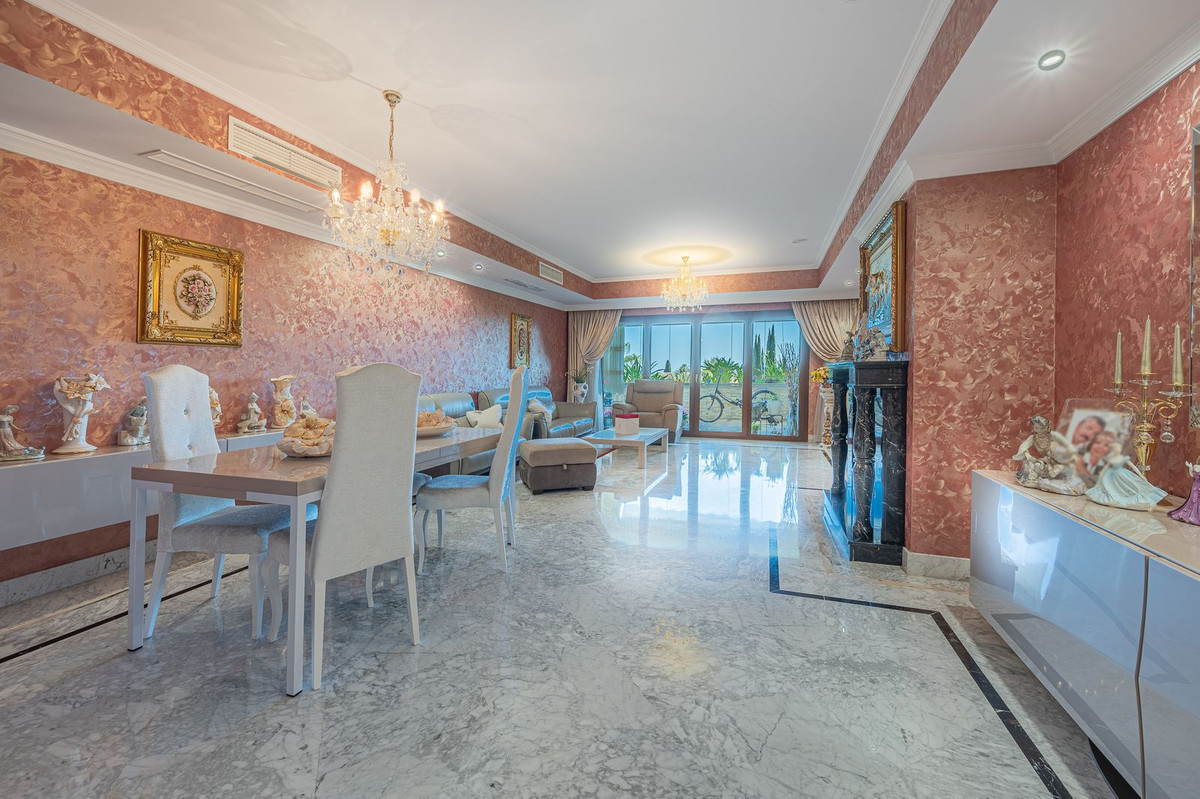 4 Bedroom Apartment for Sale in The Golden Mile — 6