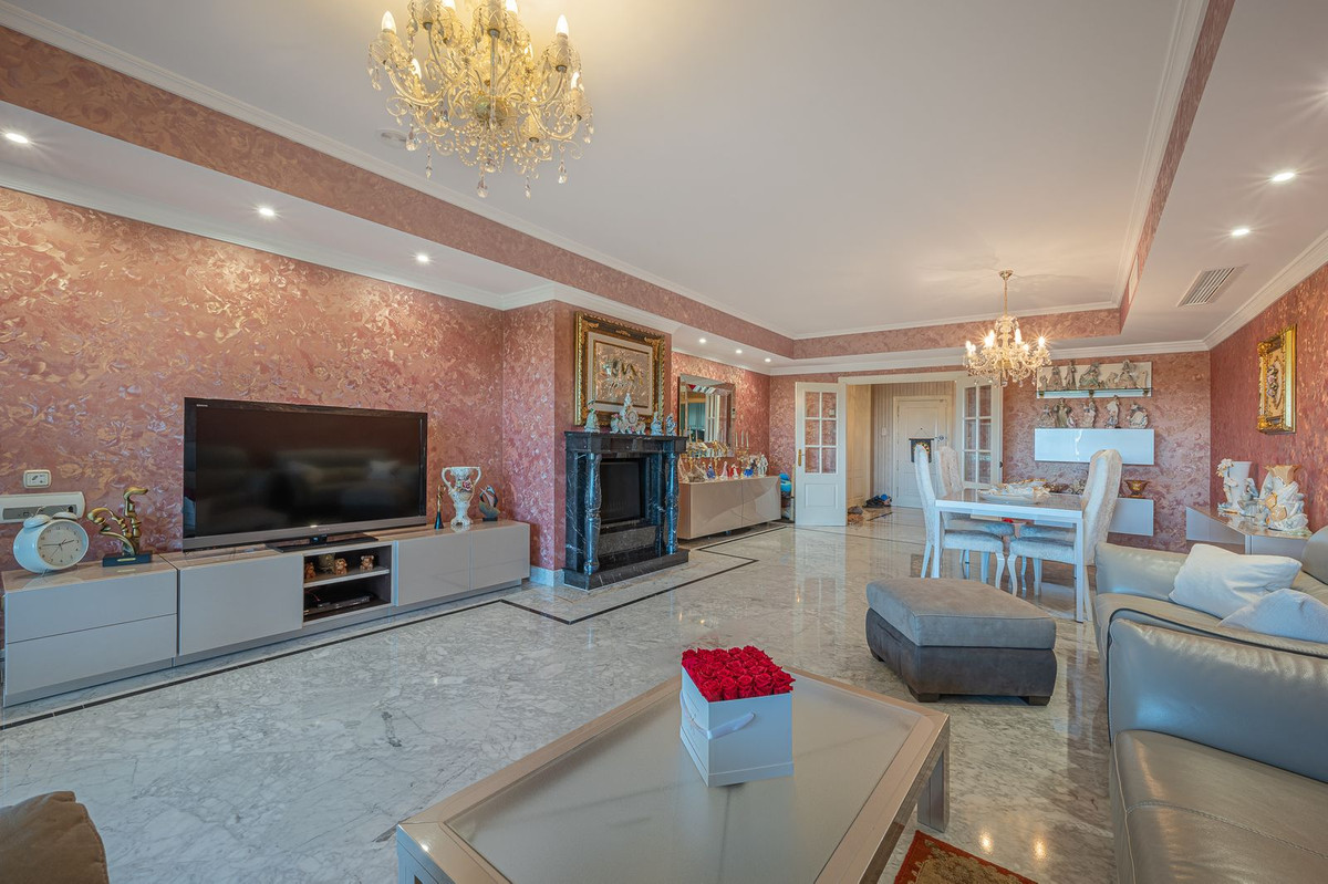 4 Bedroom Apartment for Sale in The Golden Mile — 7