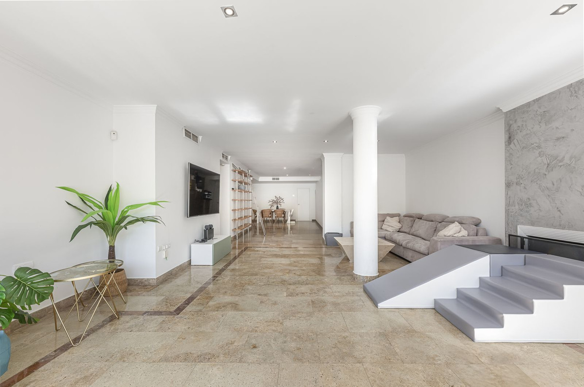 3 Bedroom Apartment for Sale in The Golden Mile — 4