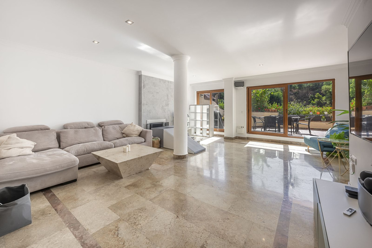 3 Bedroom Apartment for Sale in The Golden Mile — 5