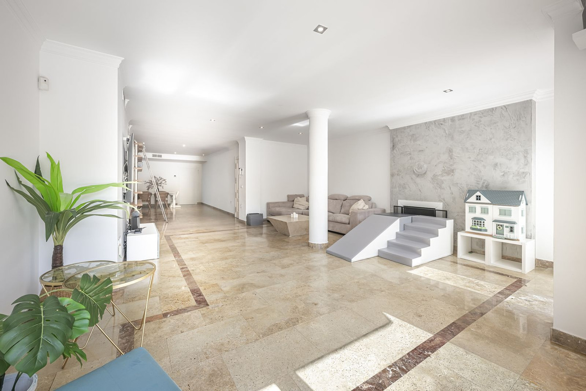 3 Bedroom Apartment for Sale in The Golden Mile — 7