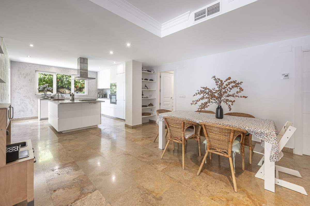 3 Bedroom Apartment for Sale in The Golden Mile — 8