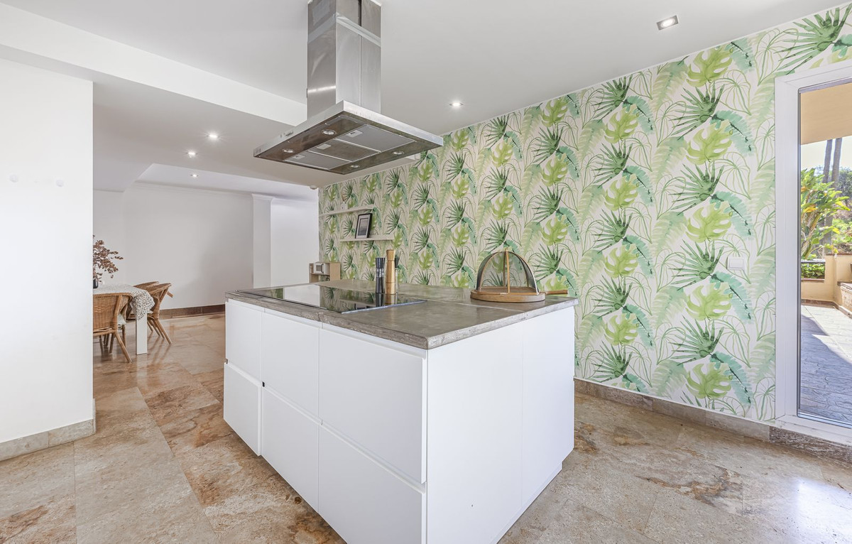 3 Bedroom Apartment for Sale in The Golden Mile — 9