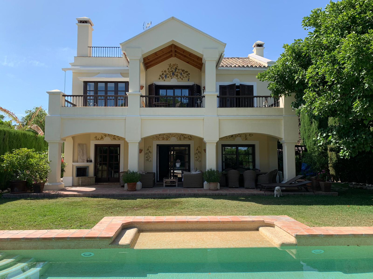 5 Bedroom Villa for Sale in Sierra Blanca