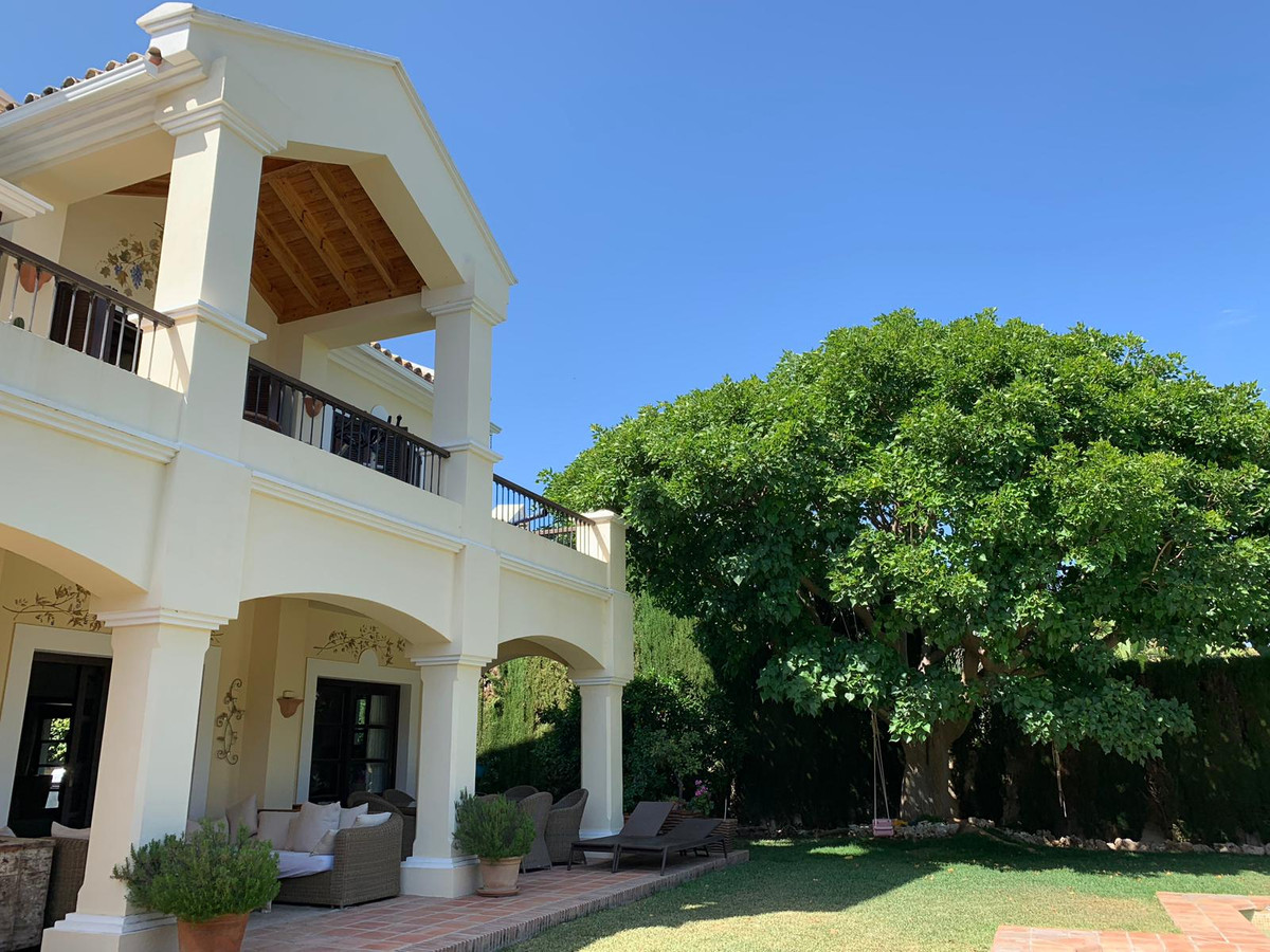 5 Bedroom Villa for Sale in Sierra Blanca — 2