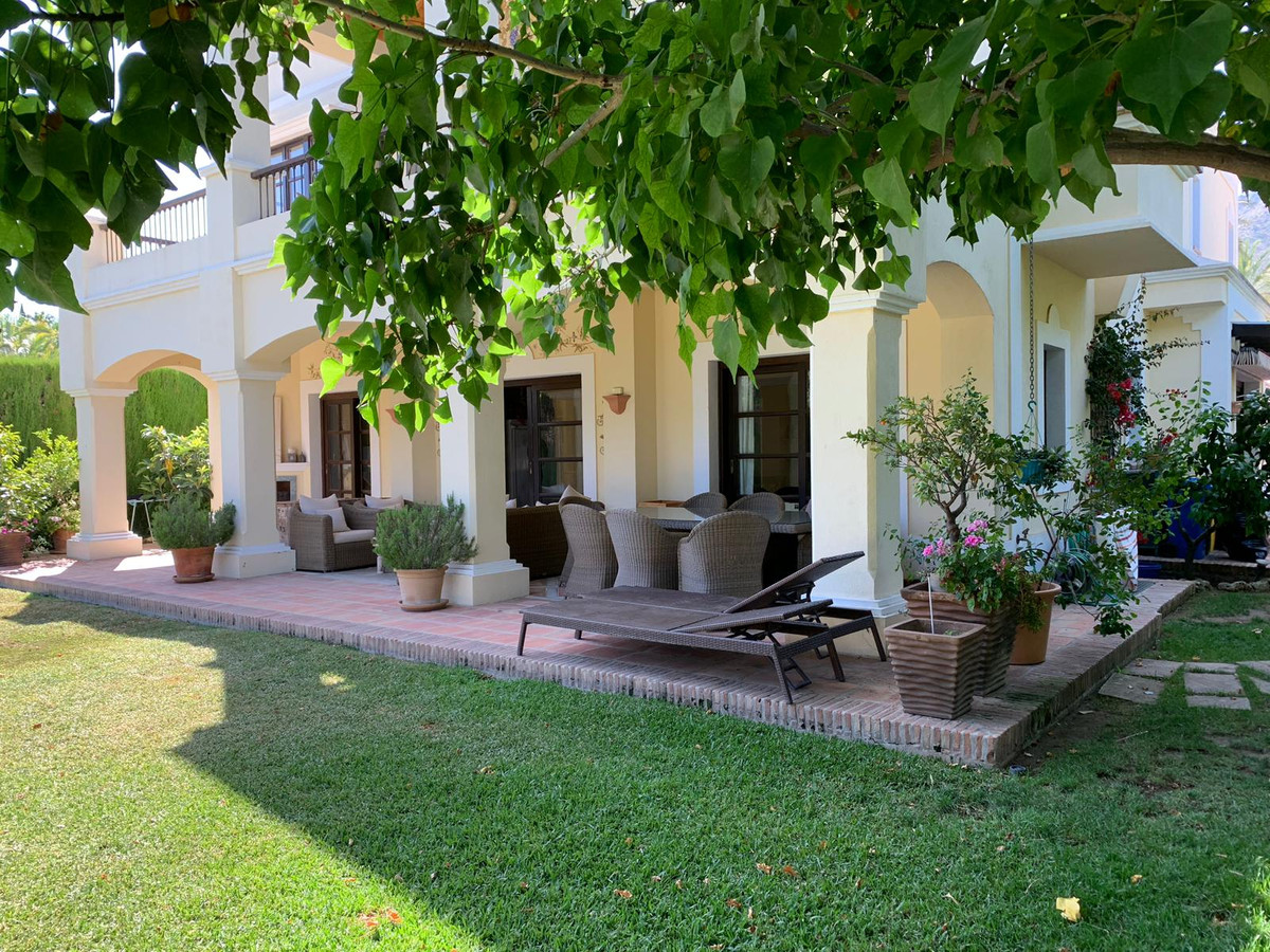5 Bedroom Villa for Sale in Sierra Blanca — 4