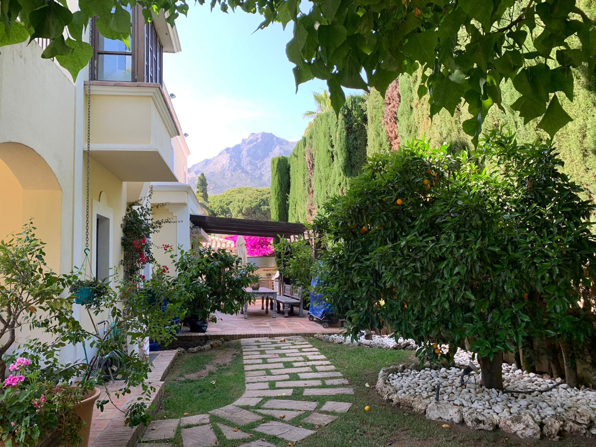 5 Bedroom Villa for Sale in Sierra Blanca — 5