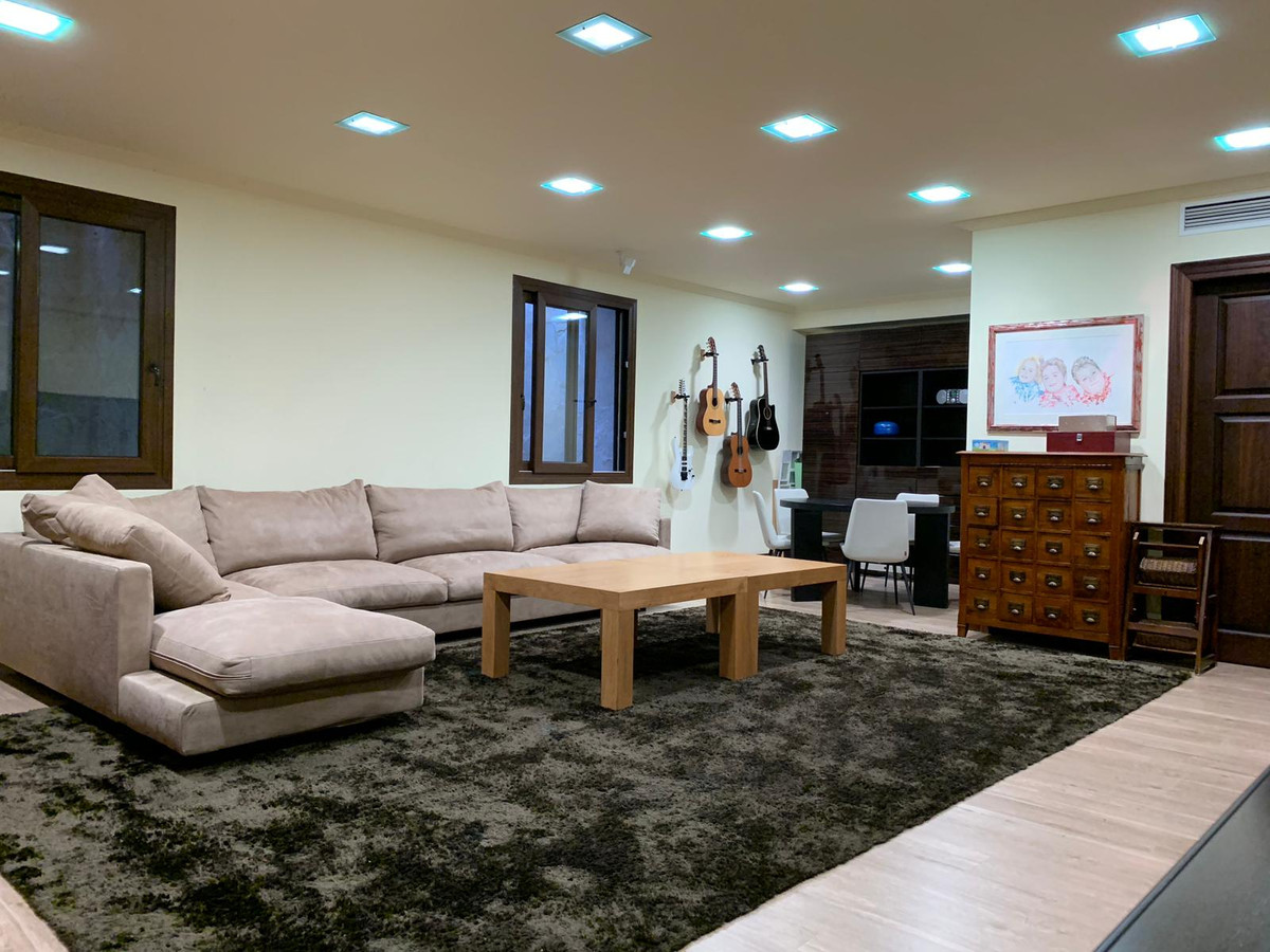 5 Bedroom Villa for Sale in Sierra Blanca — 8