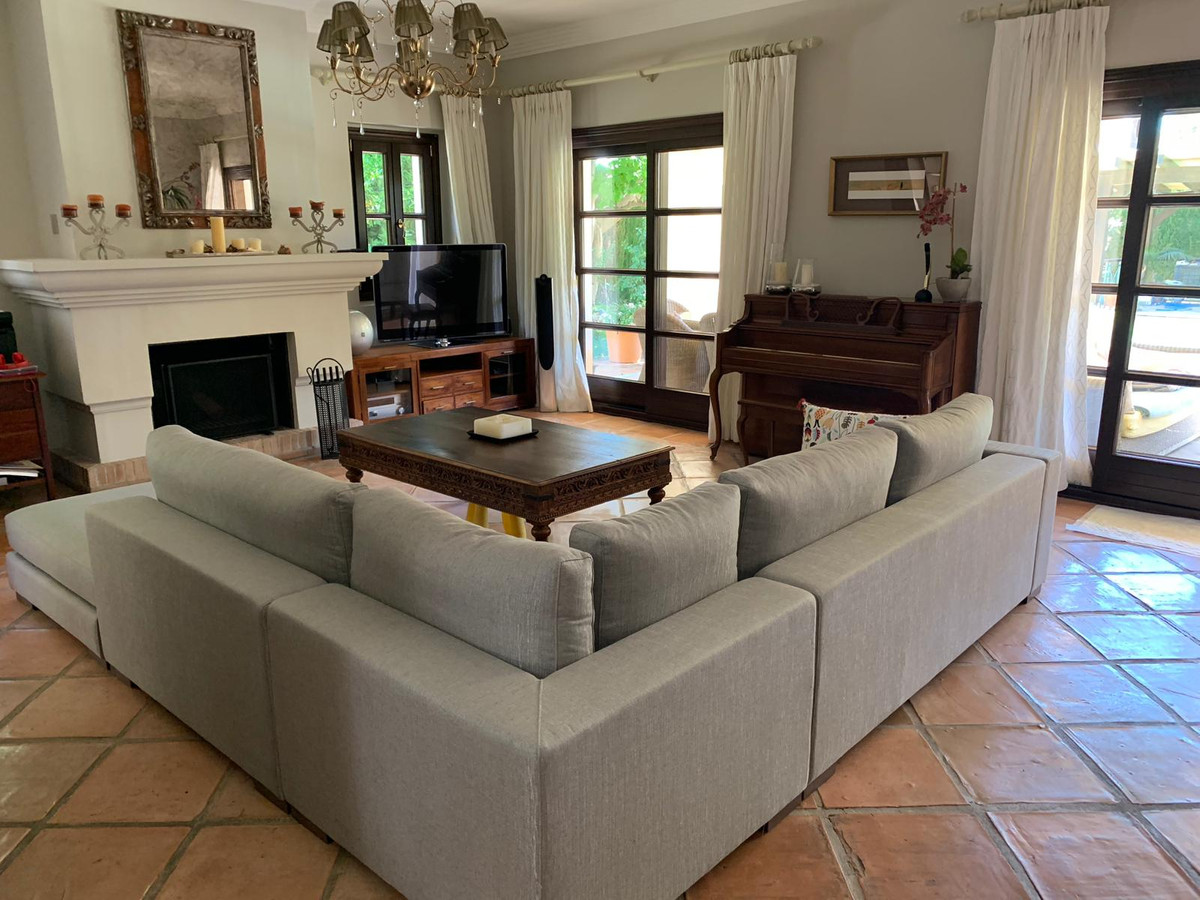 5 Bedroom Villa for Sale in Sierra Blanca — 9
