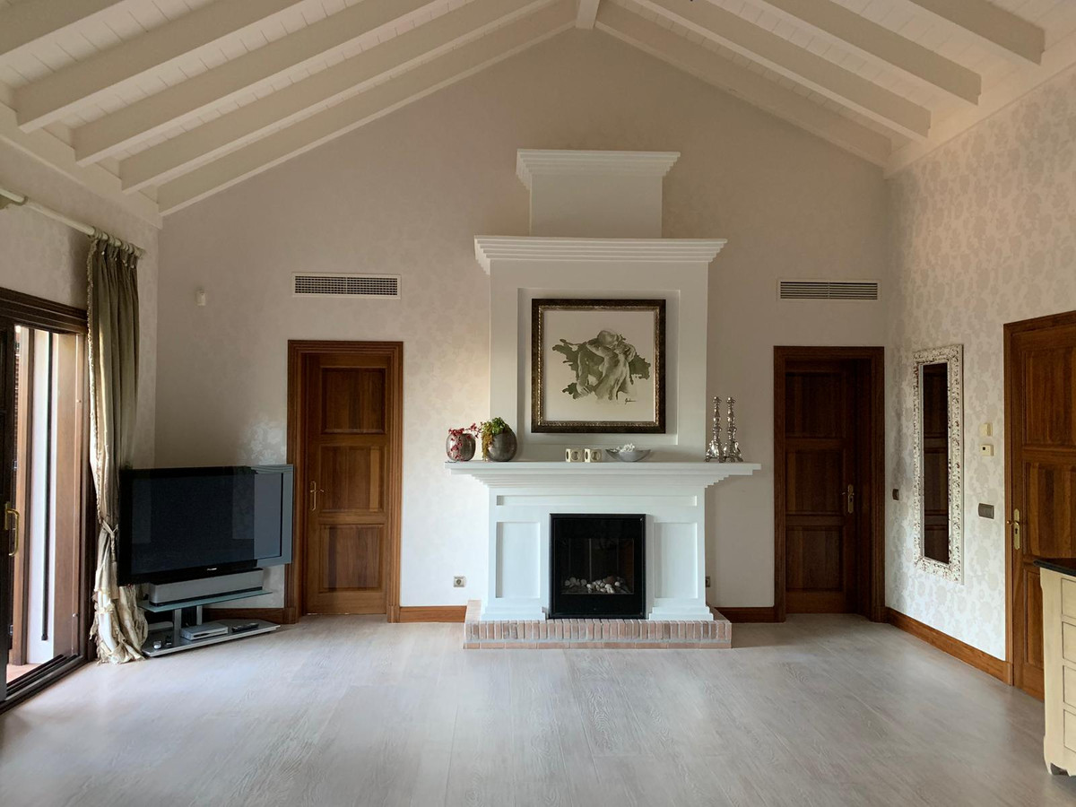 5 Bedroom Villa for Sale in Sierra Blanca — view 10