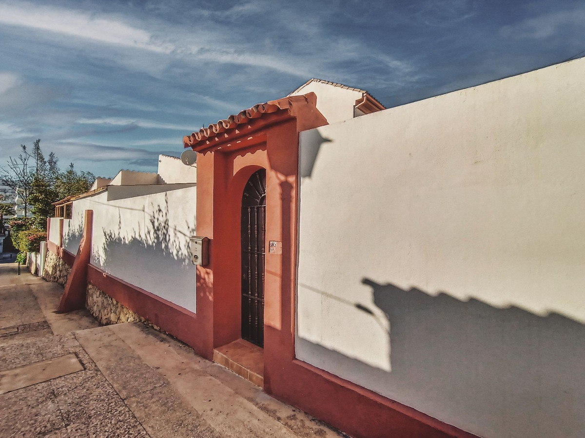 3 Bedroom Villa for Sale in La Campana — 2