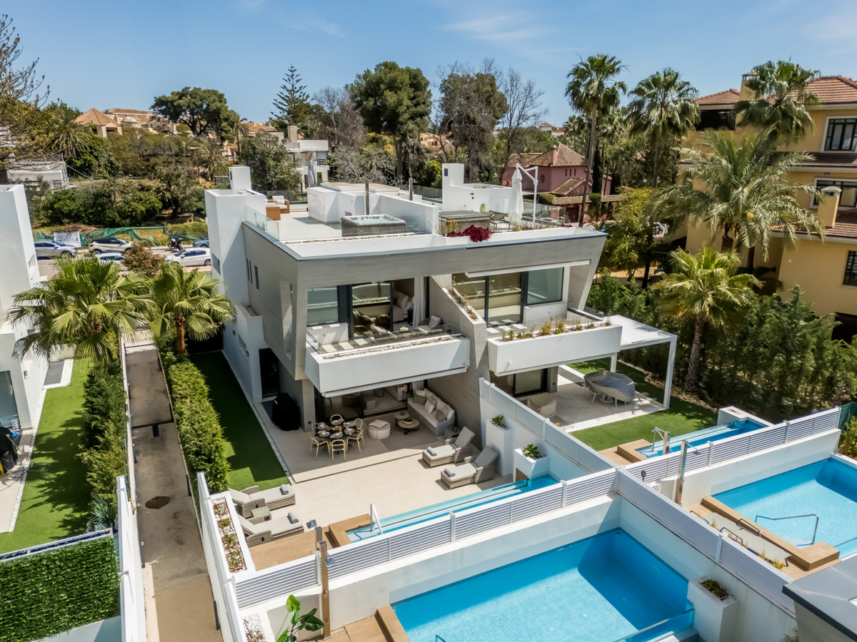 5 Bedroom Villa for Sale in Puerto Banús