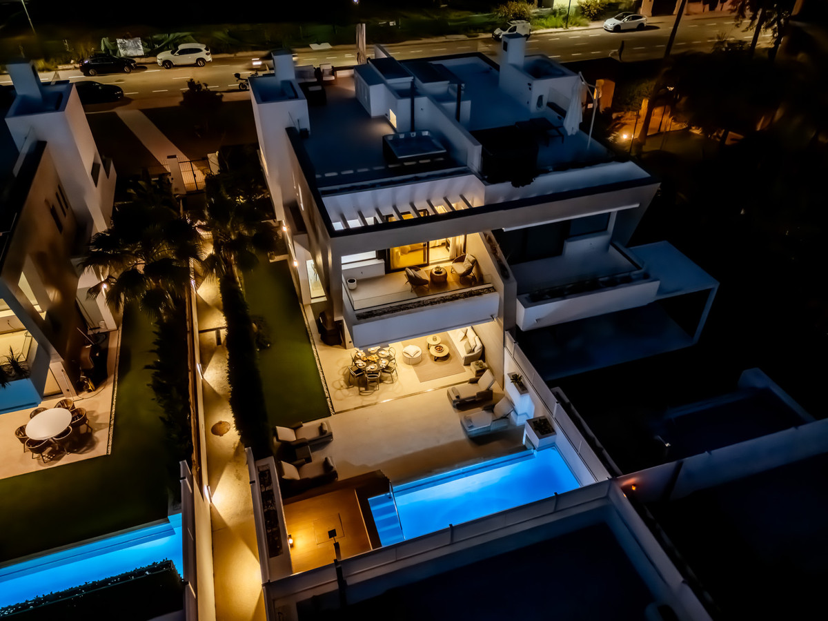 5 Bedroom Villa for Sale in Puerto Banús — 2