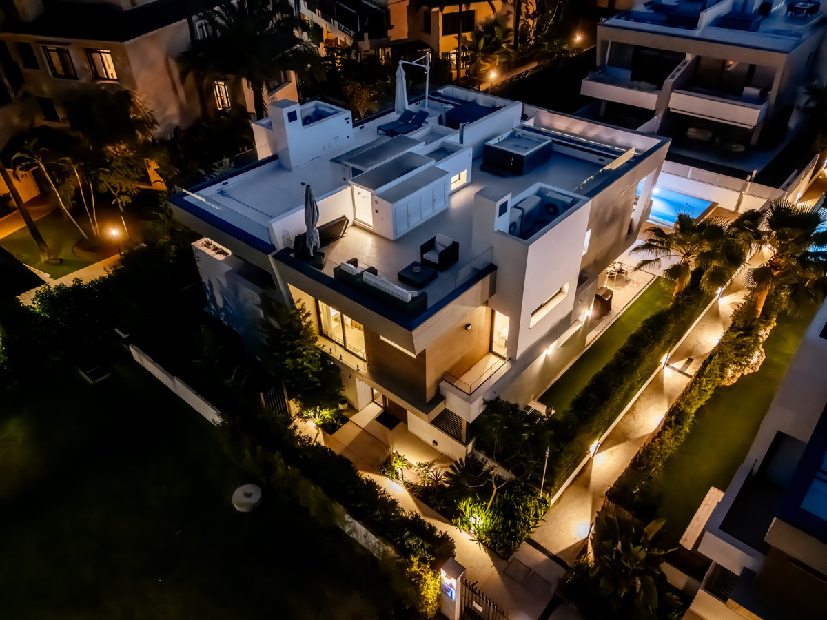 5 Bedroom Villa for Sale in Puerto Banús — 3