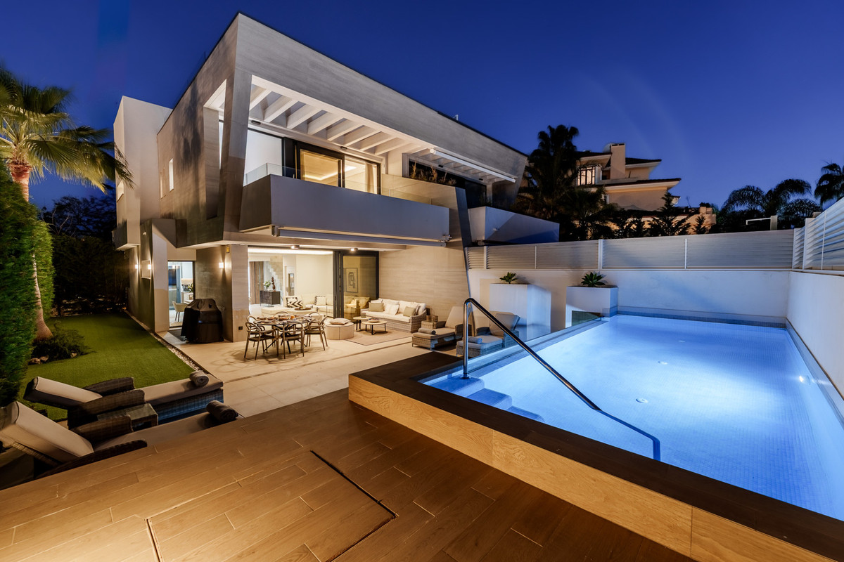 5 Bedroom Villa for Sale in Puerto Banús — 4