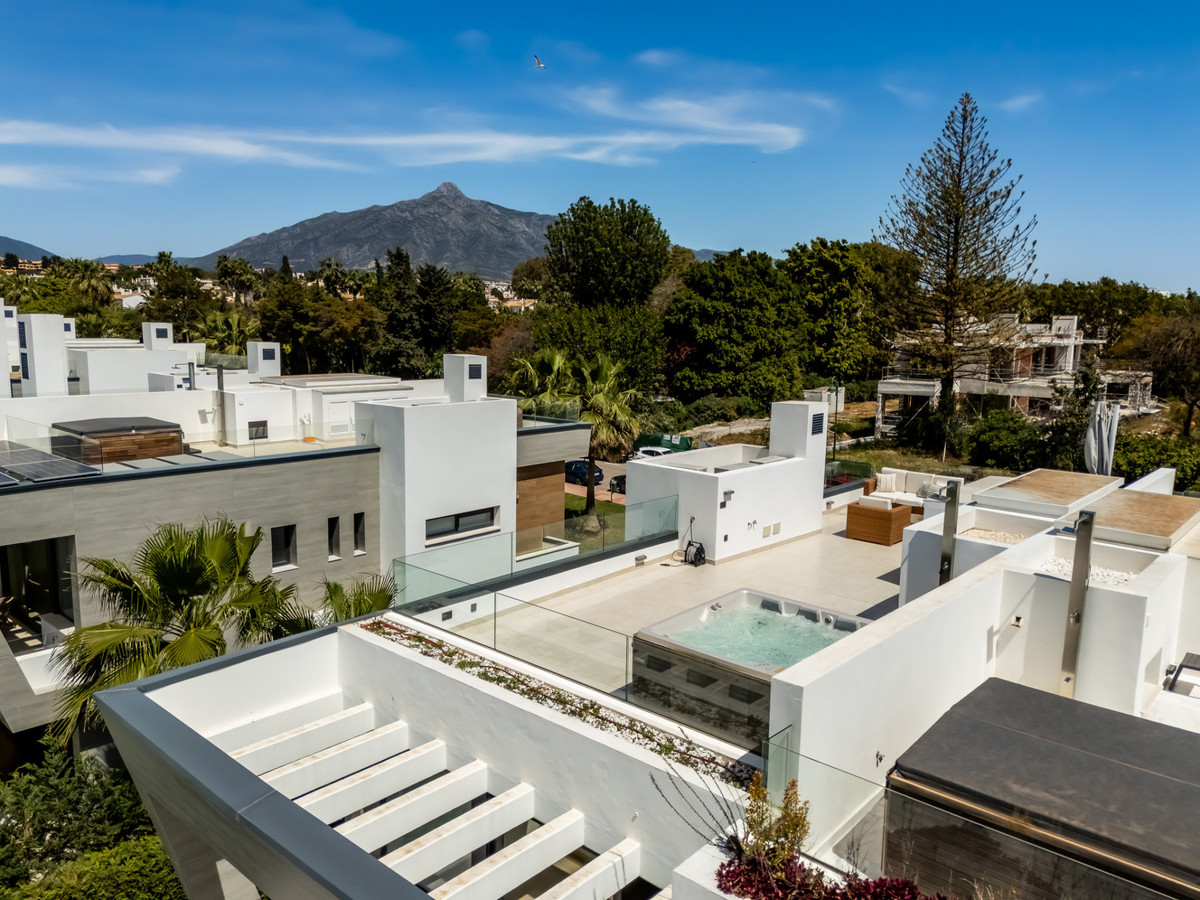 5 Bedroom Villa for Sale in Puerto Banús — 7