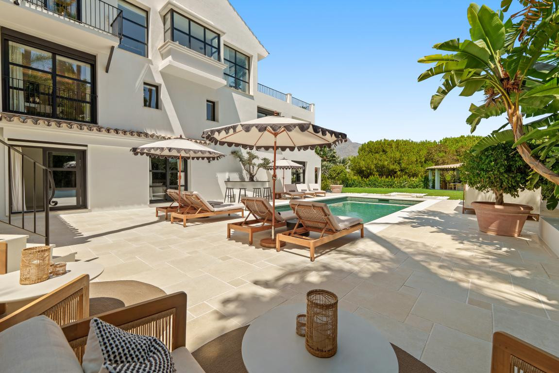 6 Bedroom Villa for Sale in Nueva Andalucía — 2